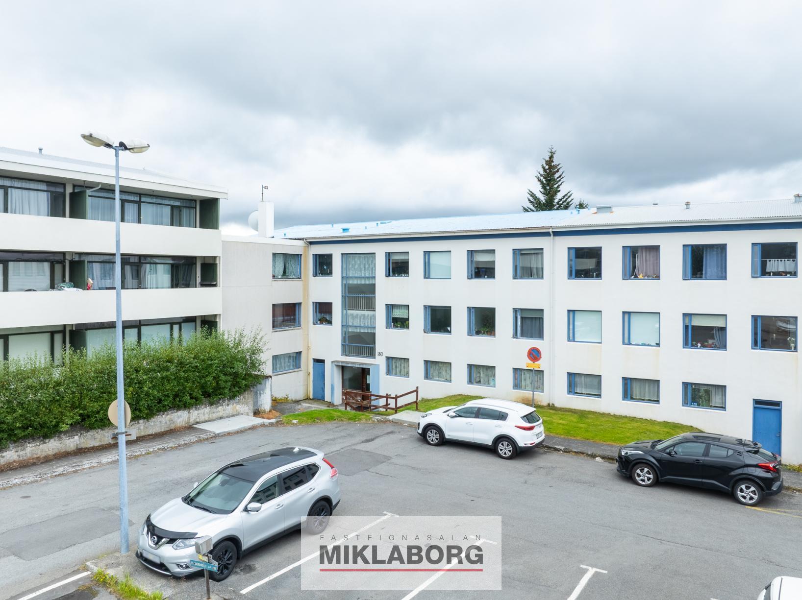 Hraunbær_180-22.jpg