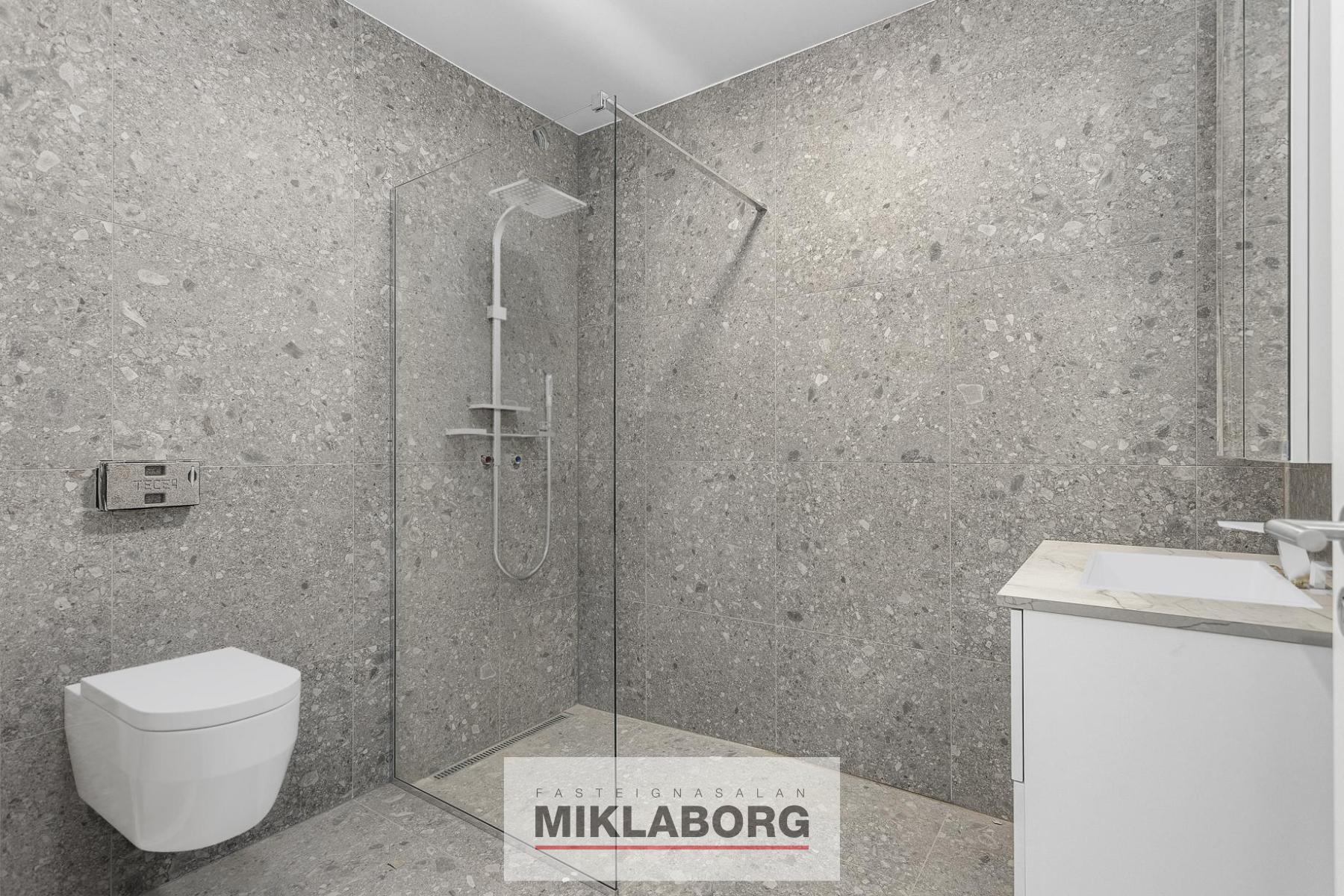 bathroom_final.jpg
