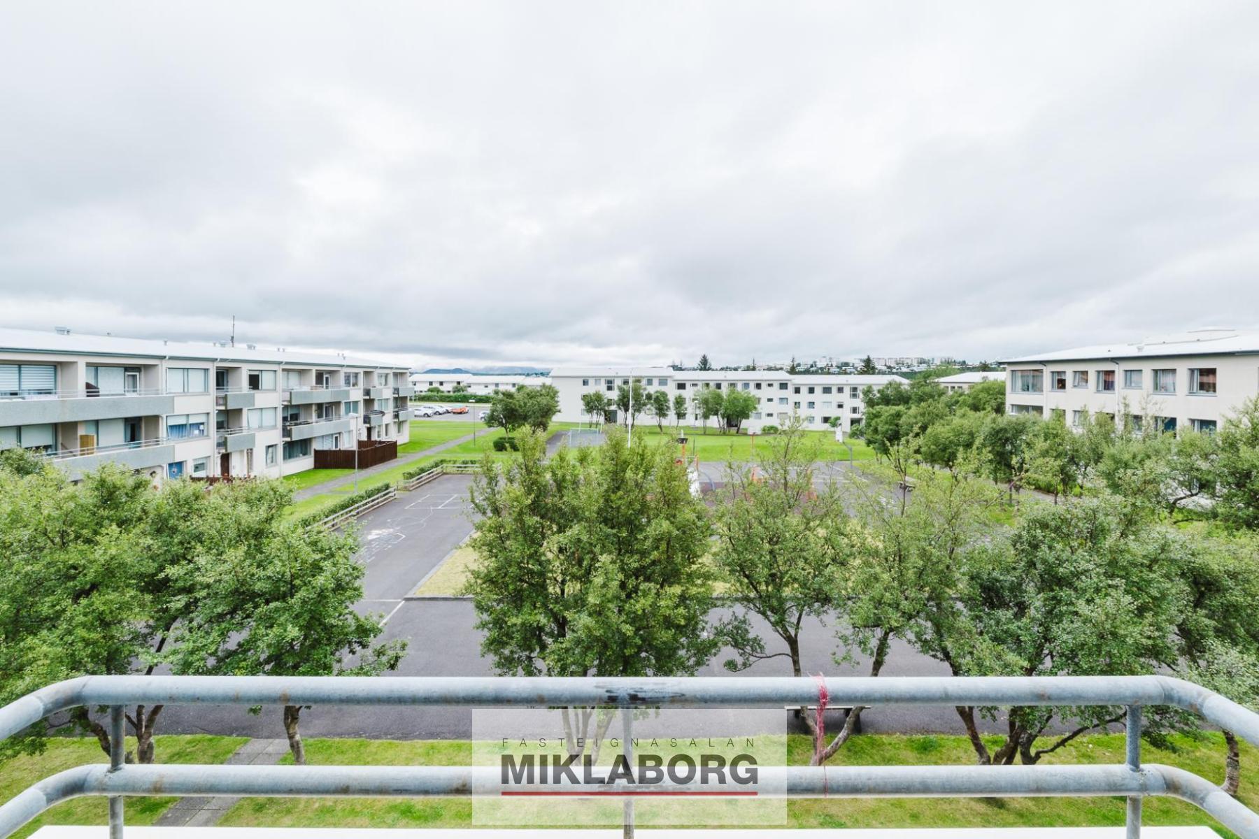 Hraunbær_118-24.jpg