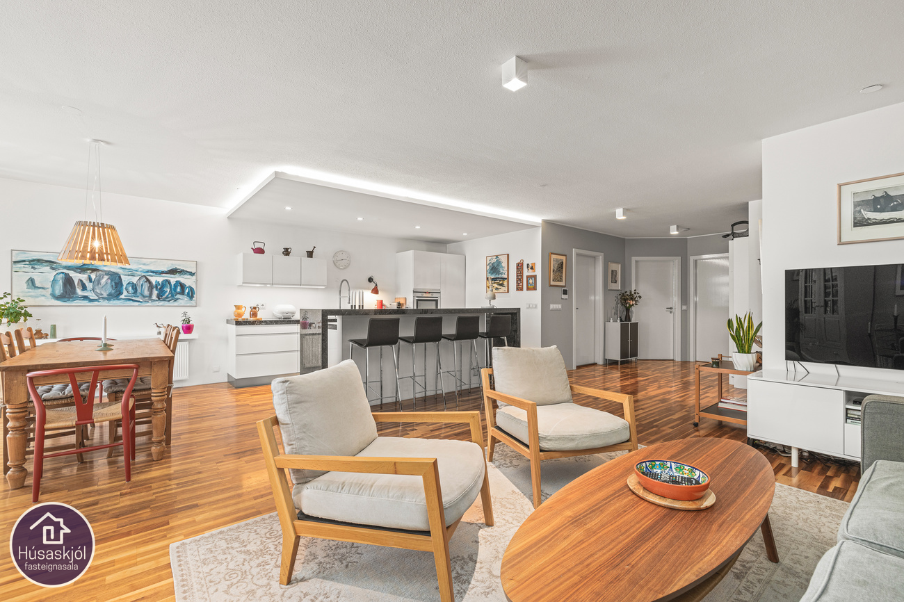 Lýsing er frá Lumex.