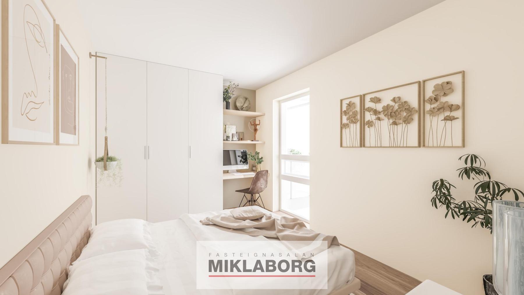412_02_MasterBedroom.jpg