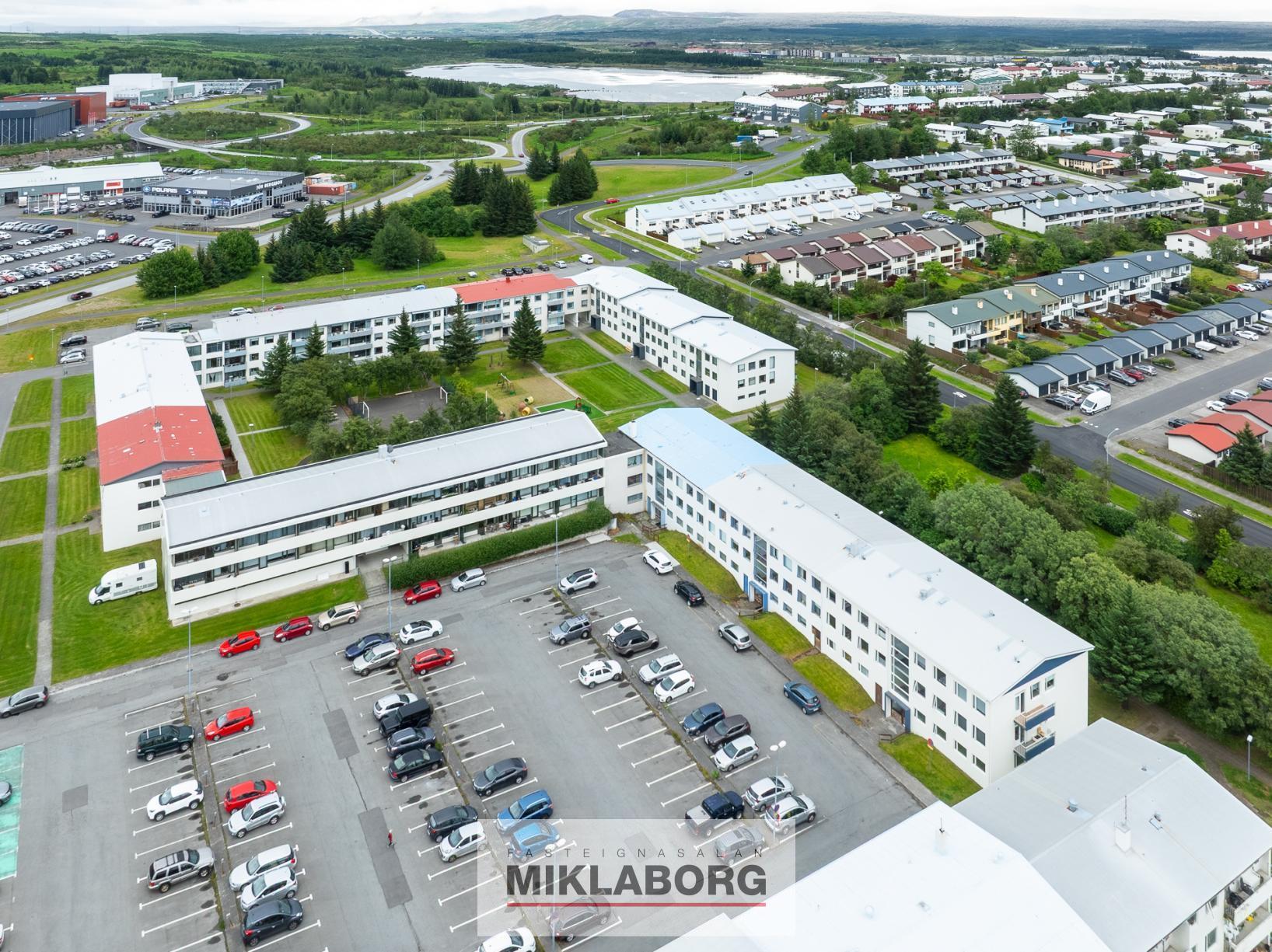 Hraunbær_180-26.jpg