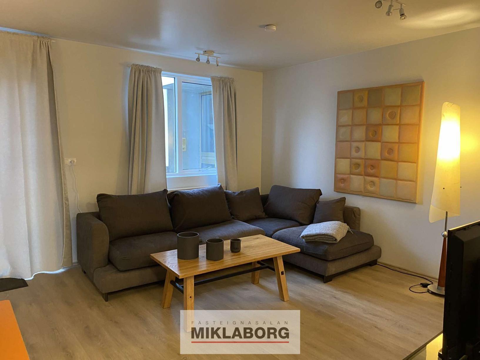 ráðhús íbúð 3 stofa 2.jpg