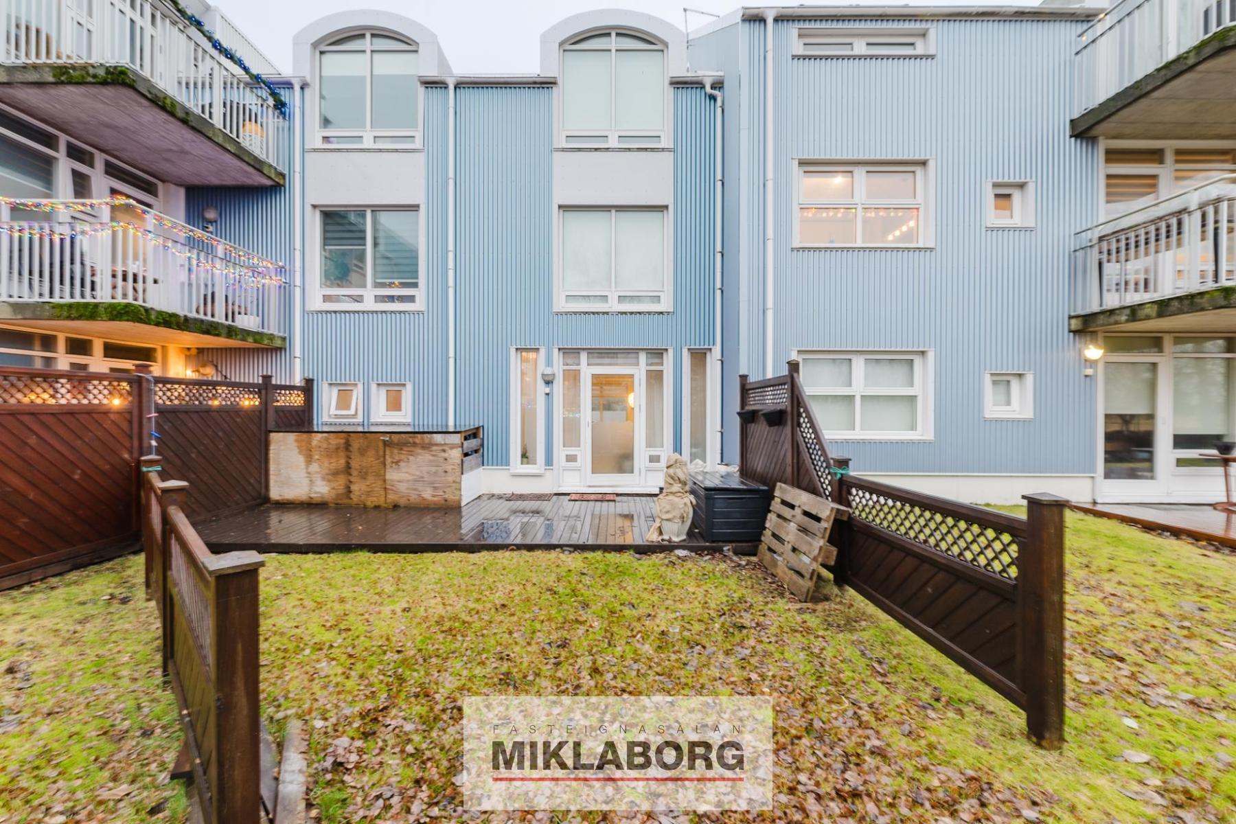 Básbryggja_21-19.jpg
