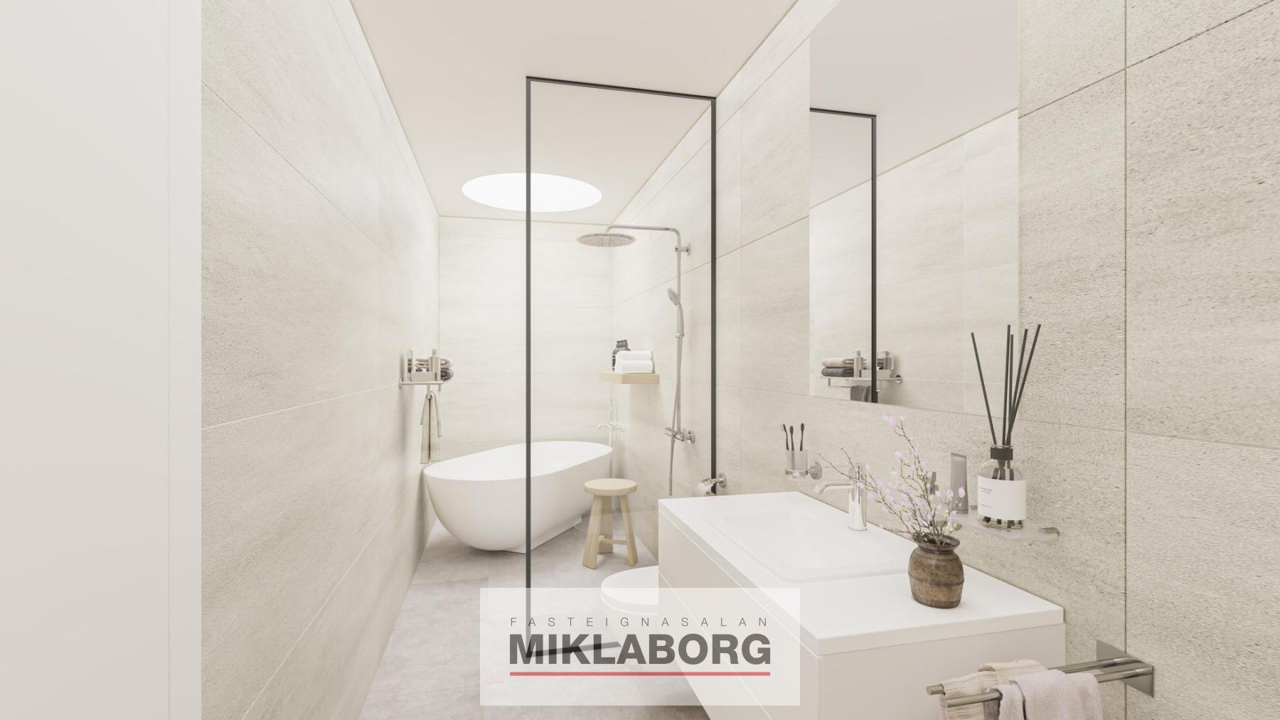 505_06_Bathroom.jpg
