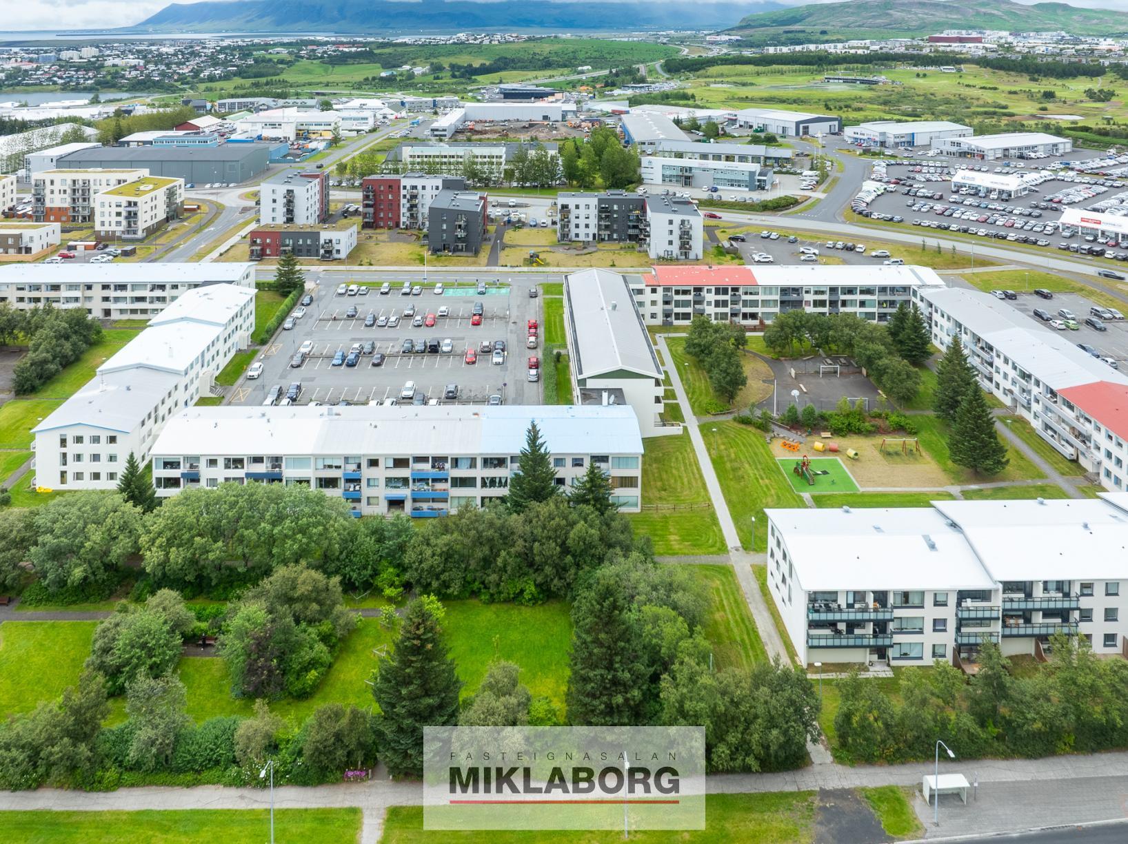 Hraunbær_180-25.jpg
