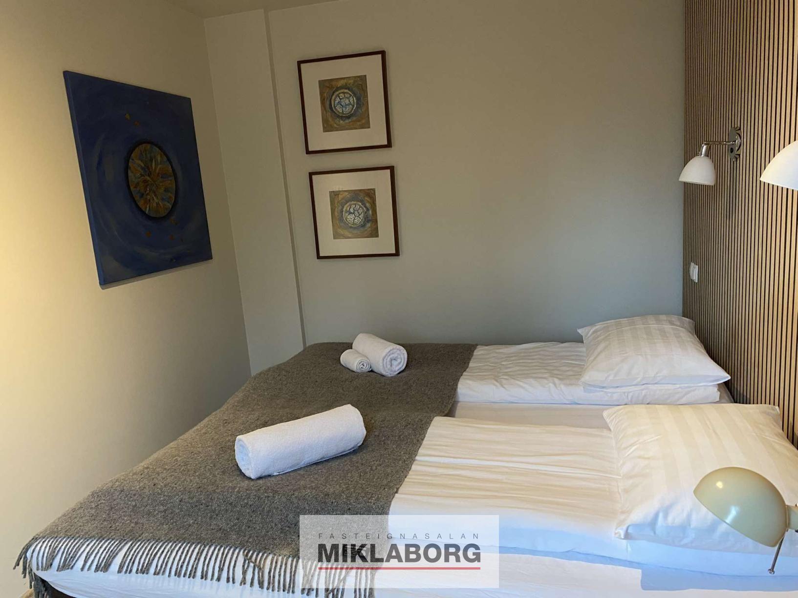 ráðhús íbúð 3 svefn .jpg