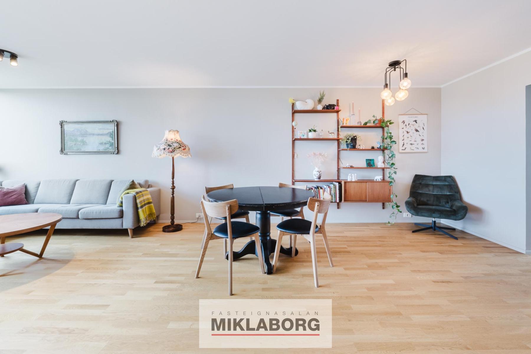 Hraunbær_118-19.jpg