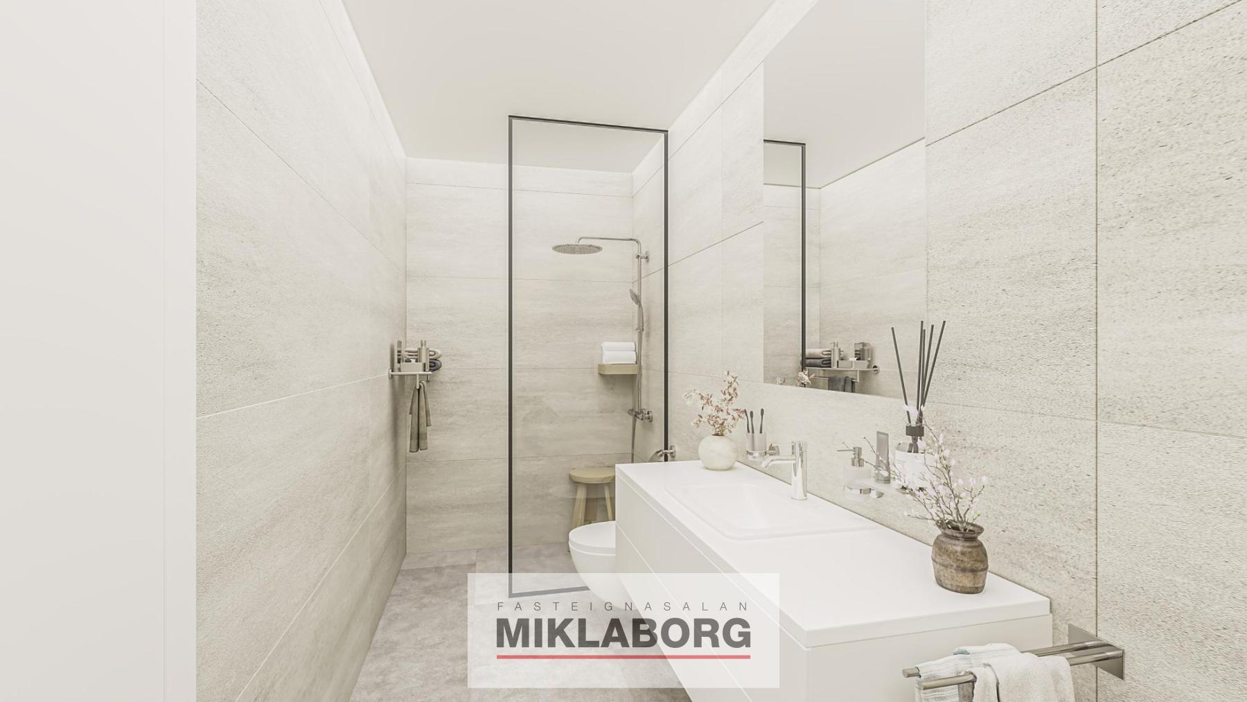 412_05_Bathroom.jpg