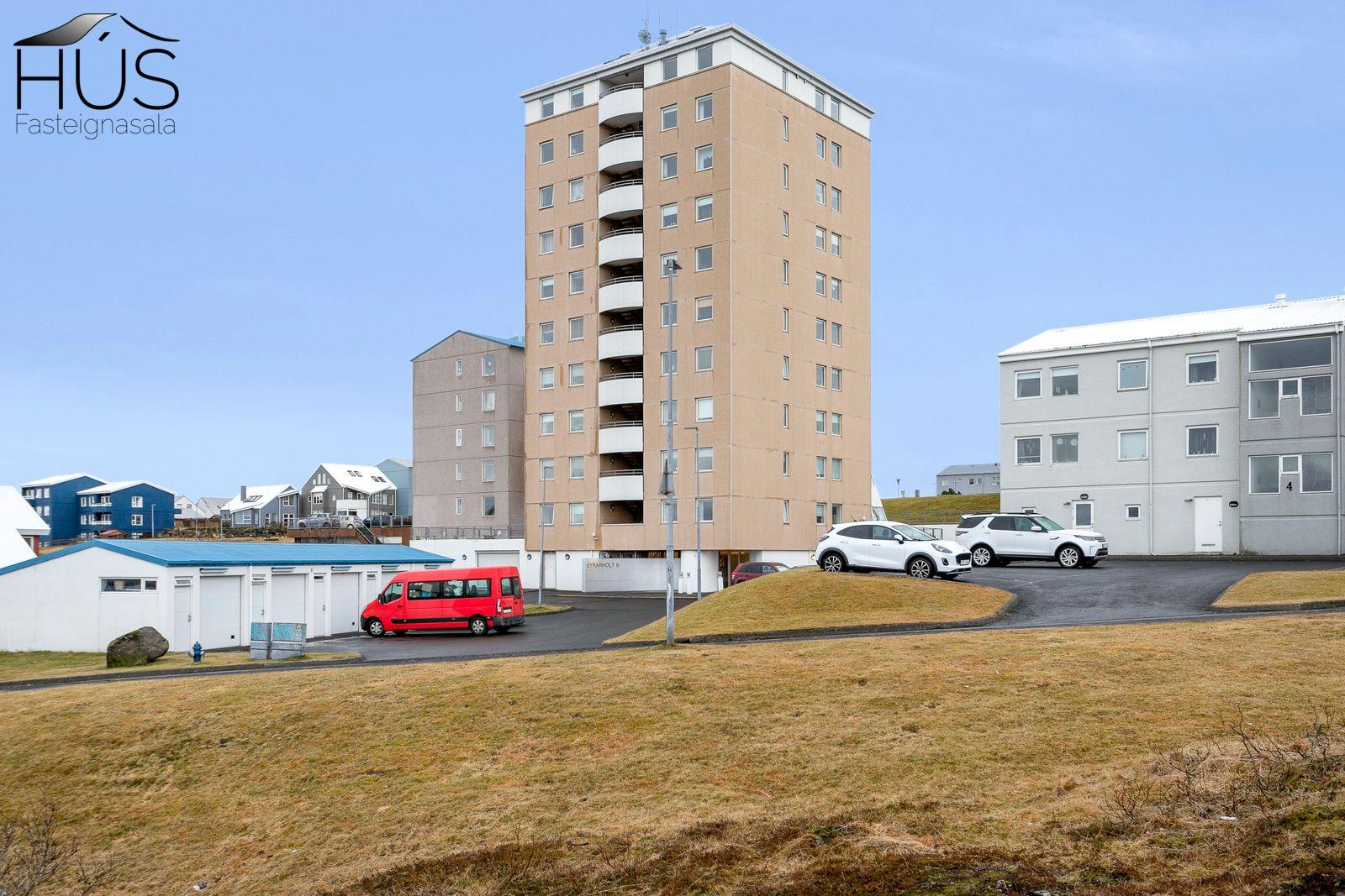 Opið hús að Eyrarholti 6 (1.h.h.), 220 Hafnafirði föstudaginn 21. Nóvember 2025 á milli kl. 17:30 og kl. 18:00.