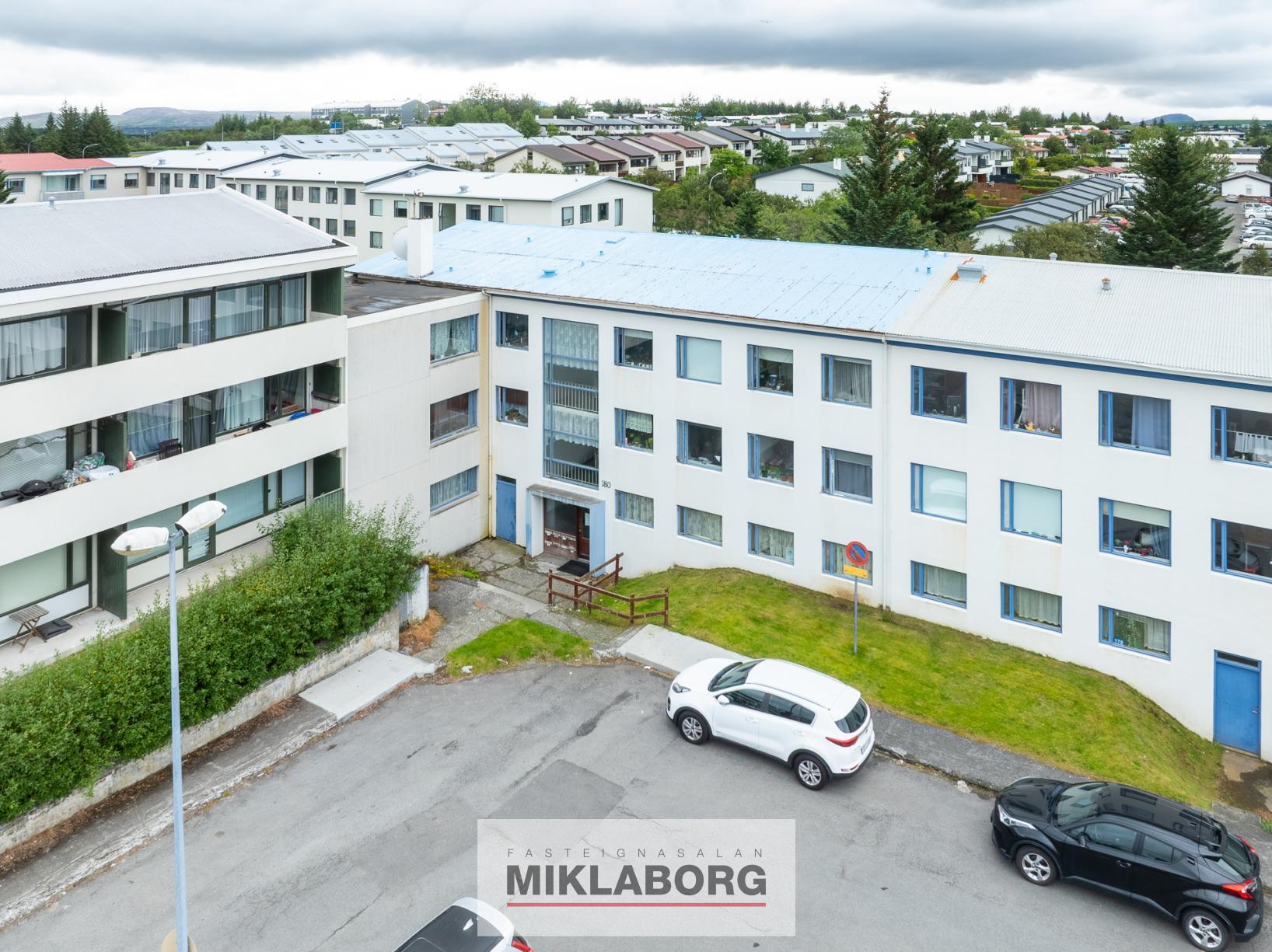 Hraunbær_180-23.jpg