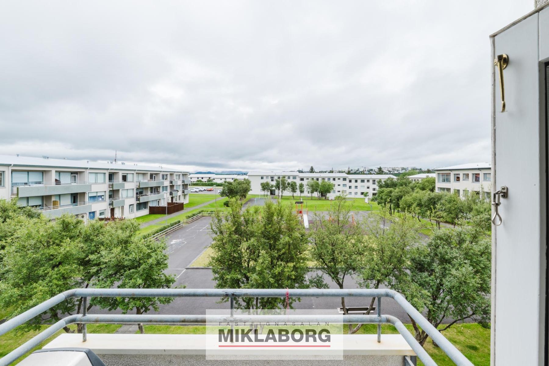 Hraunbær_118-25.jpg